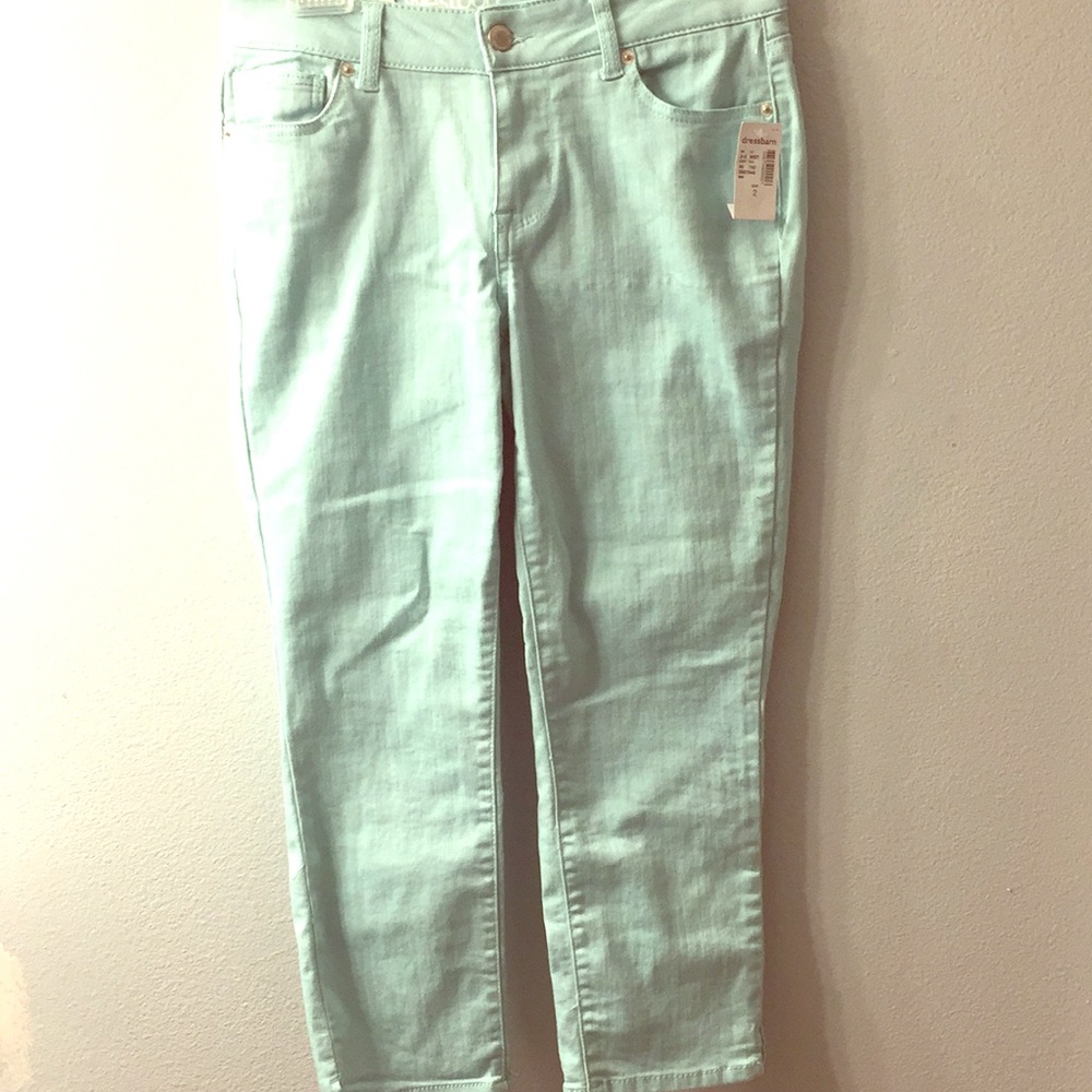 NWT Mint Mid-Rise Capris